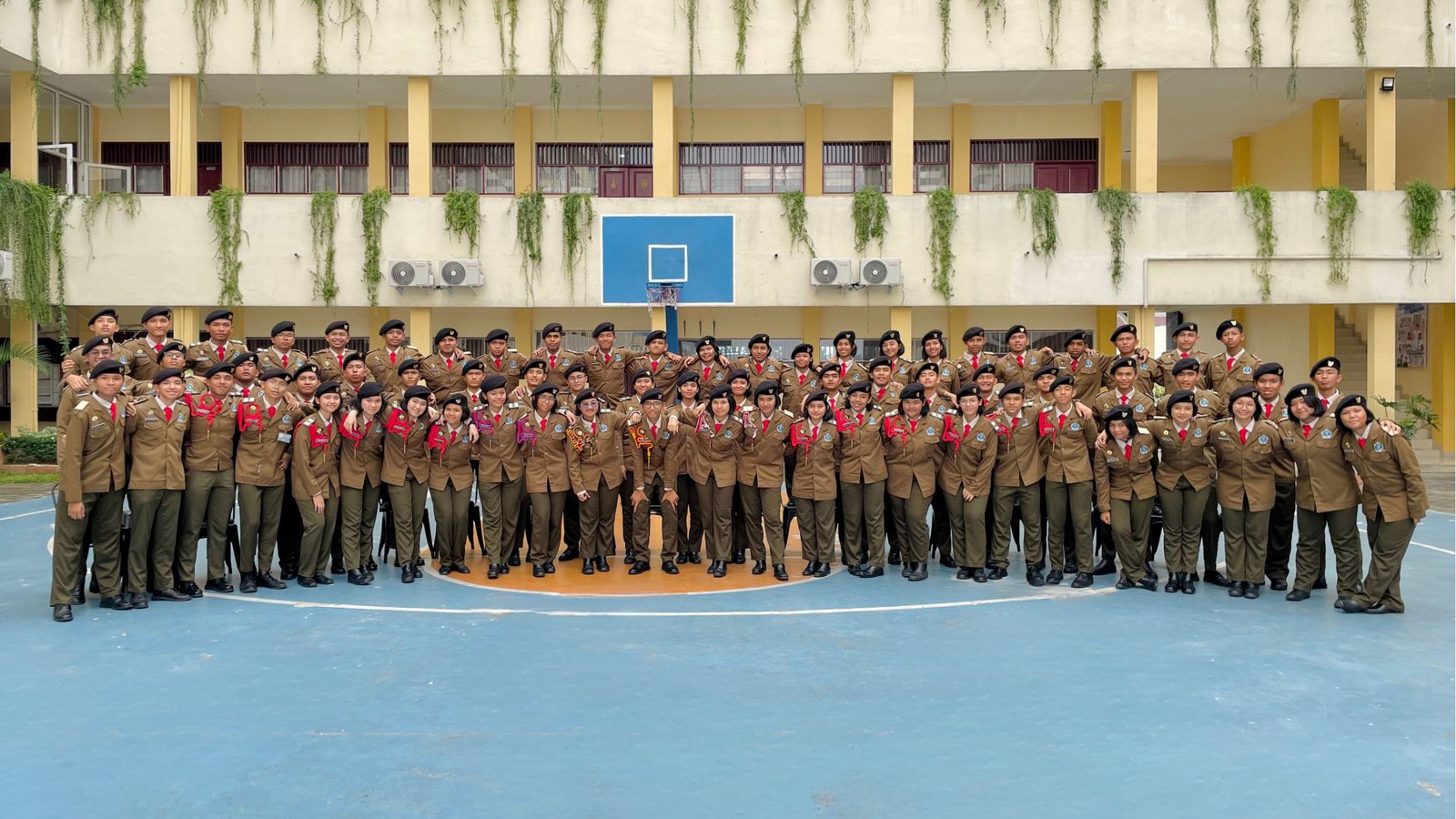Foto Bersama Pengurus OSIS SMA Unggul Bina Kasih Nusantara